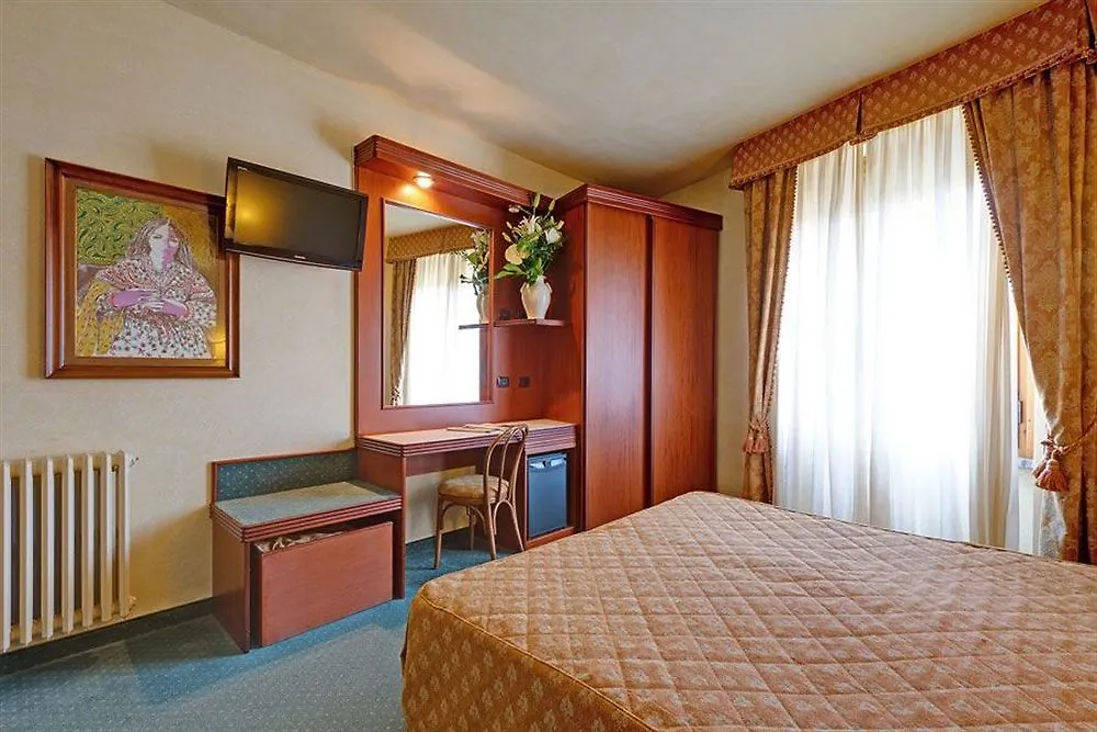 Hotel Grifone Firenze 4*,